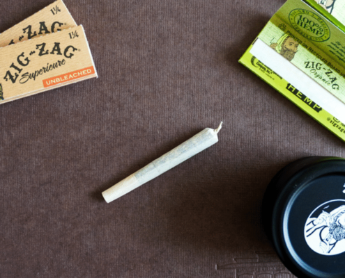 we-learn-how-to-roll-an-amazing-joint-with-zig-zag-|-how-to-order-skittles-moonrock-online